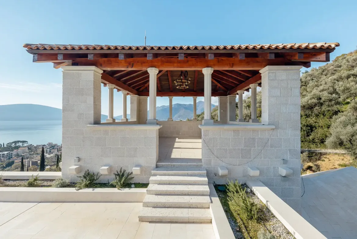A unique villa with a panoramic view of the sea and Porto Montenegro, Tivat