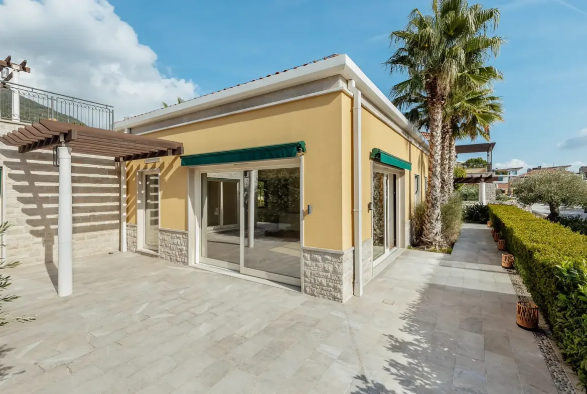 Villa with jacuzzi on the roof terrace, Portonovi Village Residences, Herceg Novi