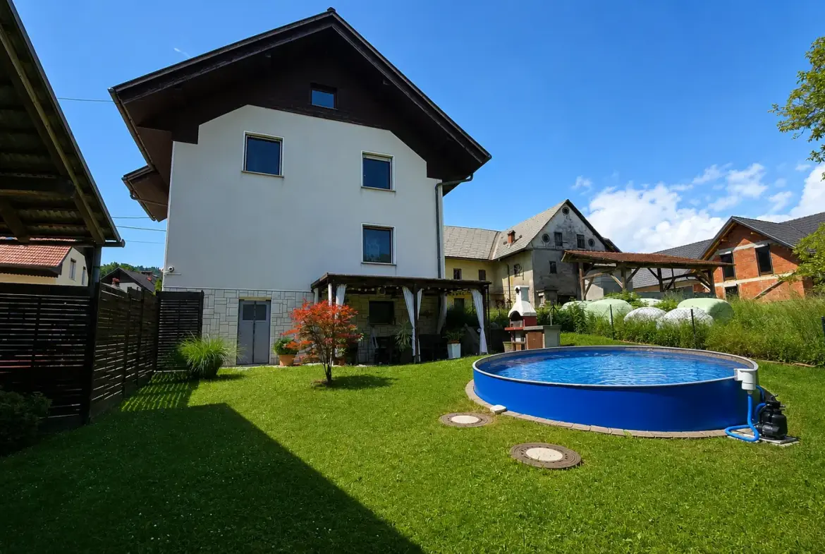 Škofja Loka Area – Spacious Family House with Beautiful Views and Large Garden in Gorenja Vas