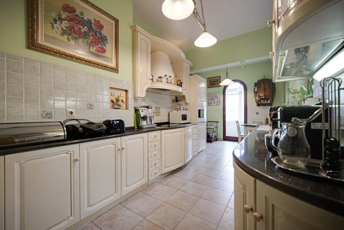 Aristocratic apartment for sale in an excellent location next to the St. Alexander Nevsky Cathedral