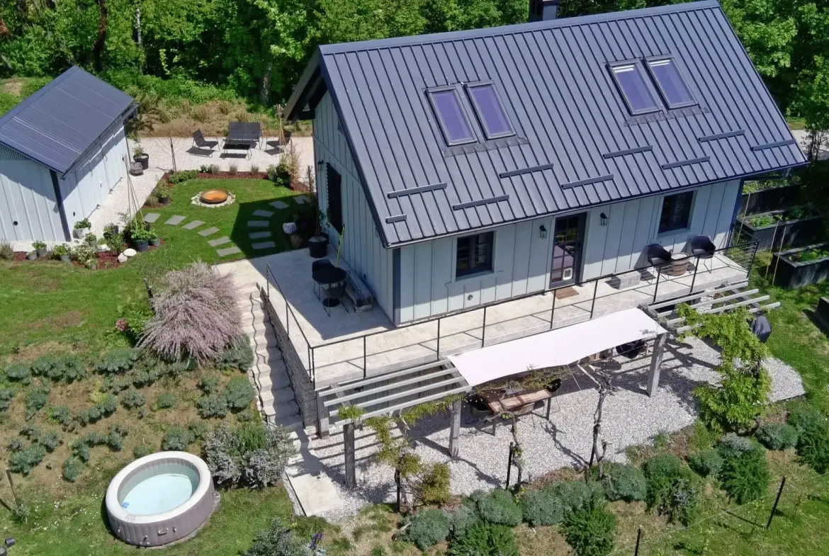 South East area – A beautiful, renovated house with large garden and vineyard