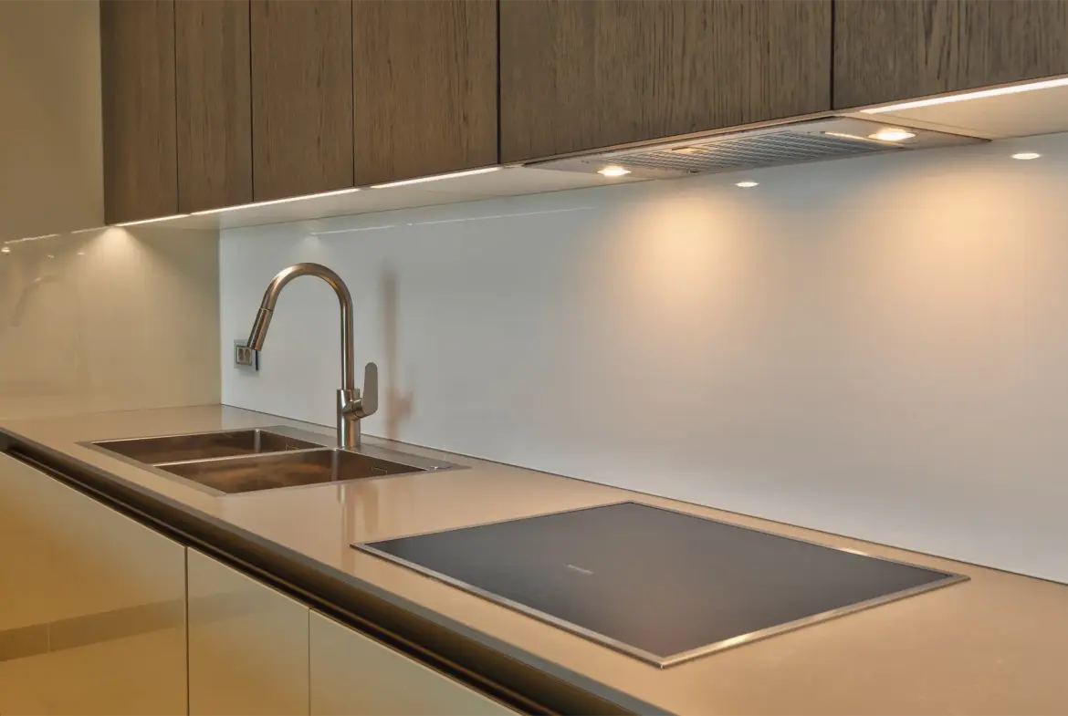 Spacious and modern three-bedroom apartment in Marina Residences