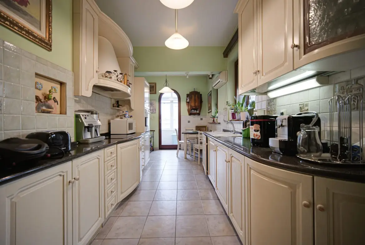 Aristocratic apartment for sale in an excellent location next to the St. Alexander Nevsky Cathedral