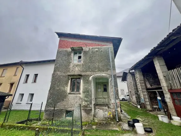 Soča area – Charming House in need of renovation in the Soča Valley