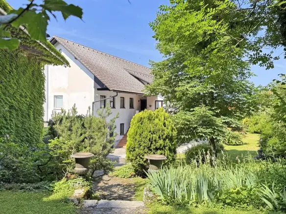 Kranj Area – Spacious Estate with Great Potential