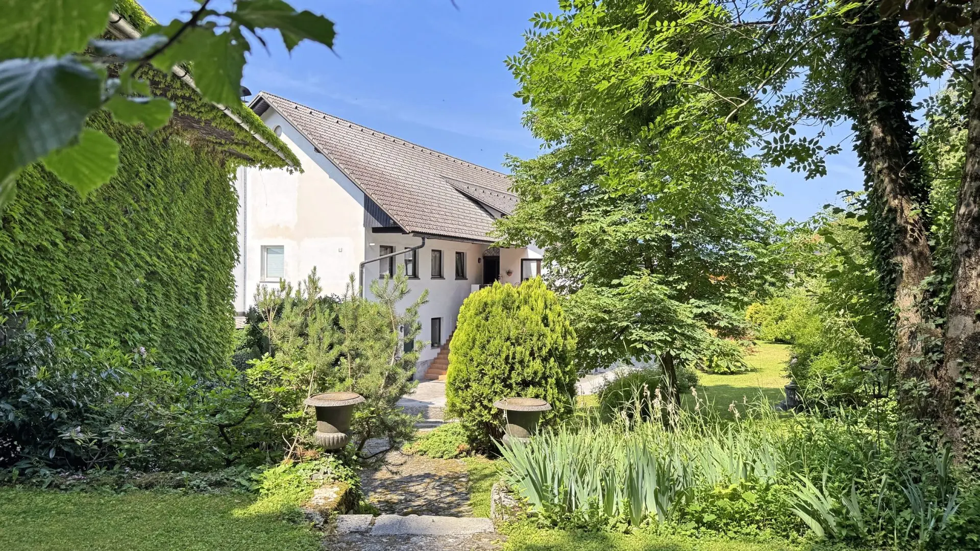 Kranj Area – Spacious Estate with Great Potential