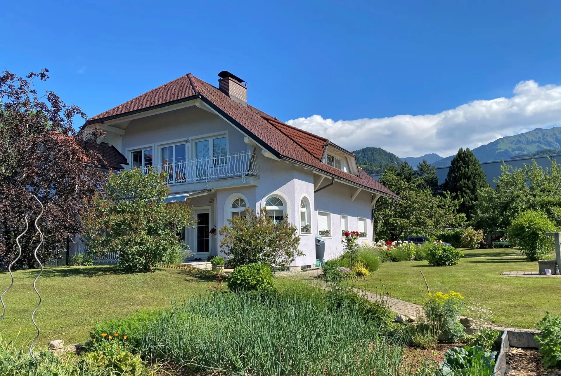 Bled area – A spectacular house with a lovely garden and a great view in Begunje