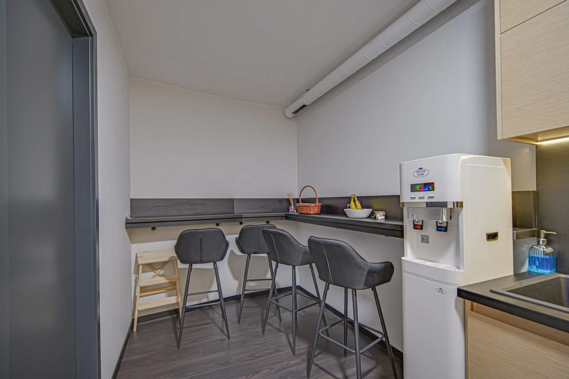 Exclusive office in Krasno Selo for sale