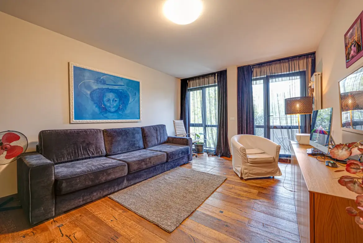 An exceptional four-room apartment in one of the most prestigious gated complexes in the Iztok district.