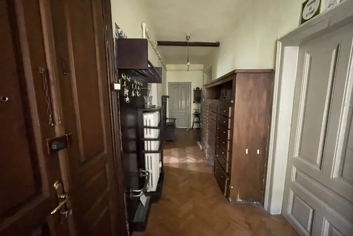 Spacious floor of an aristocratic house in the ideal center of Sofia for sale