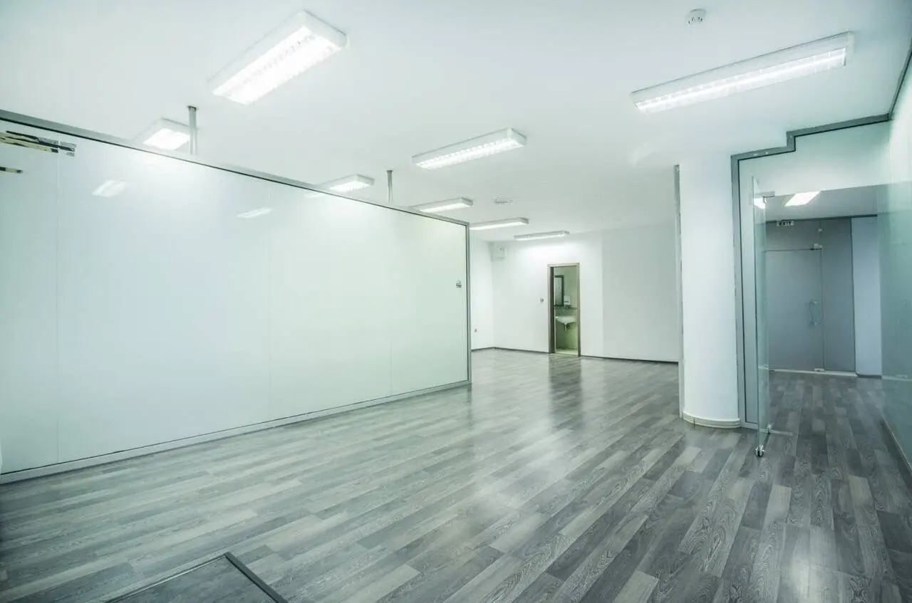 Multifunctional business building with excellent layout and square footage