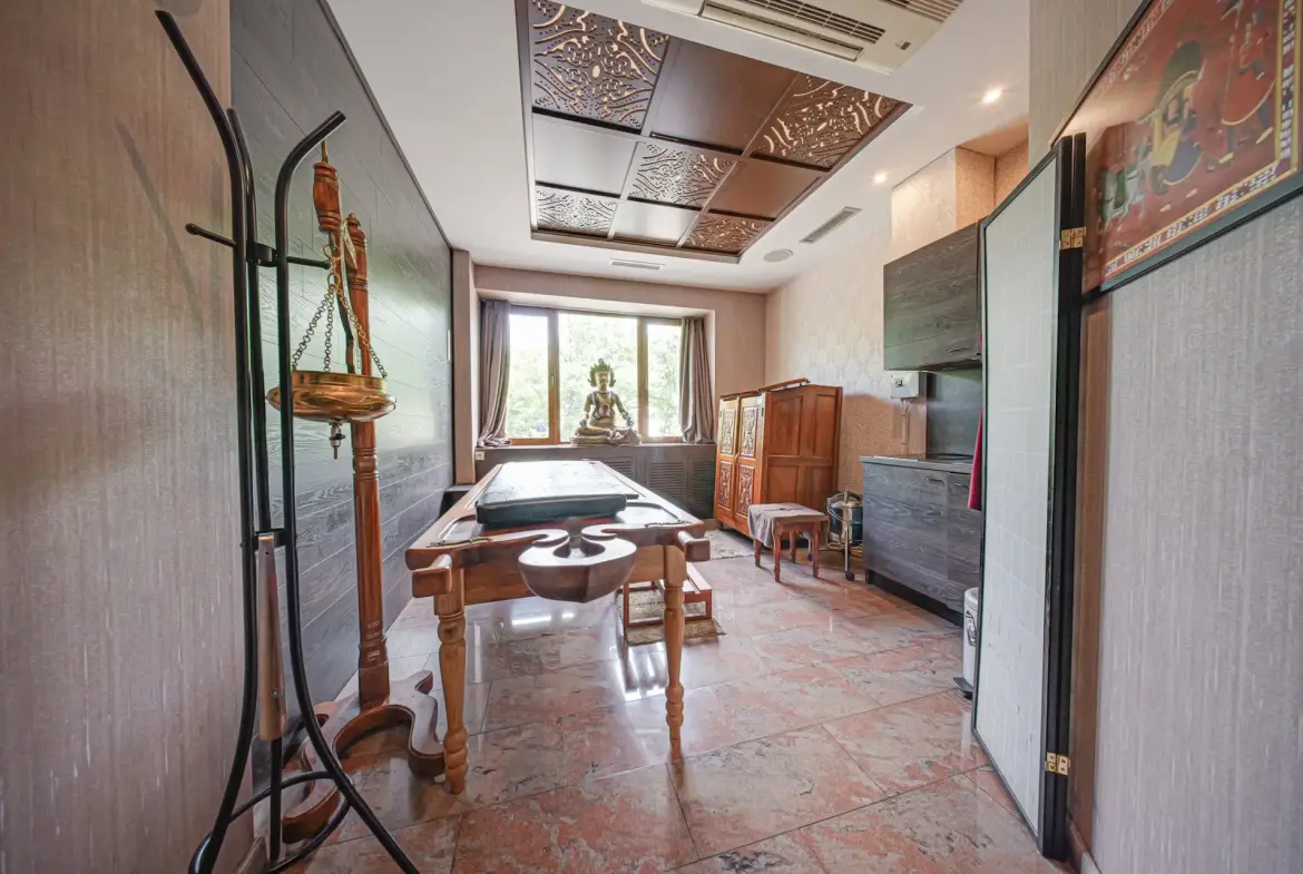 Unique property with a view of a park in the Doctor’s Monument area for sale