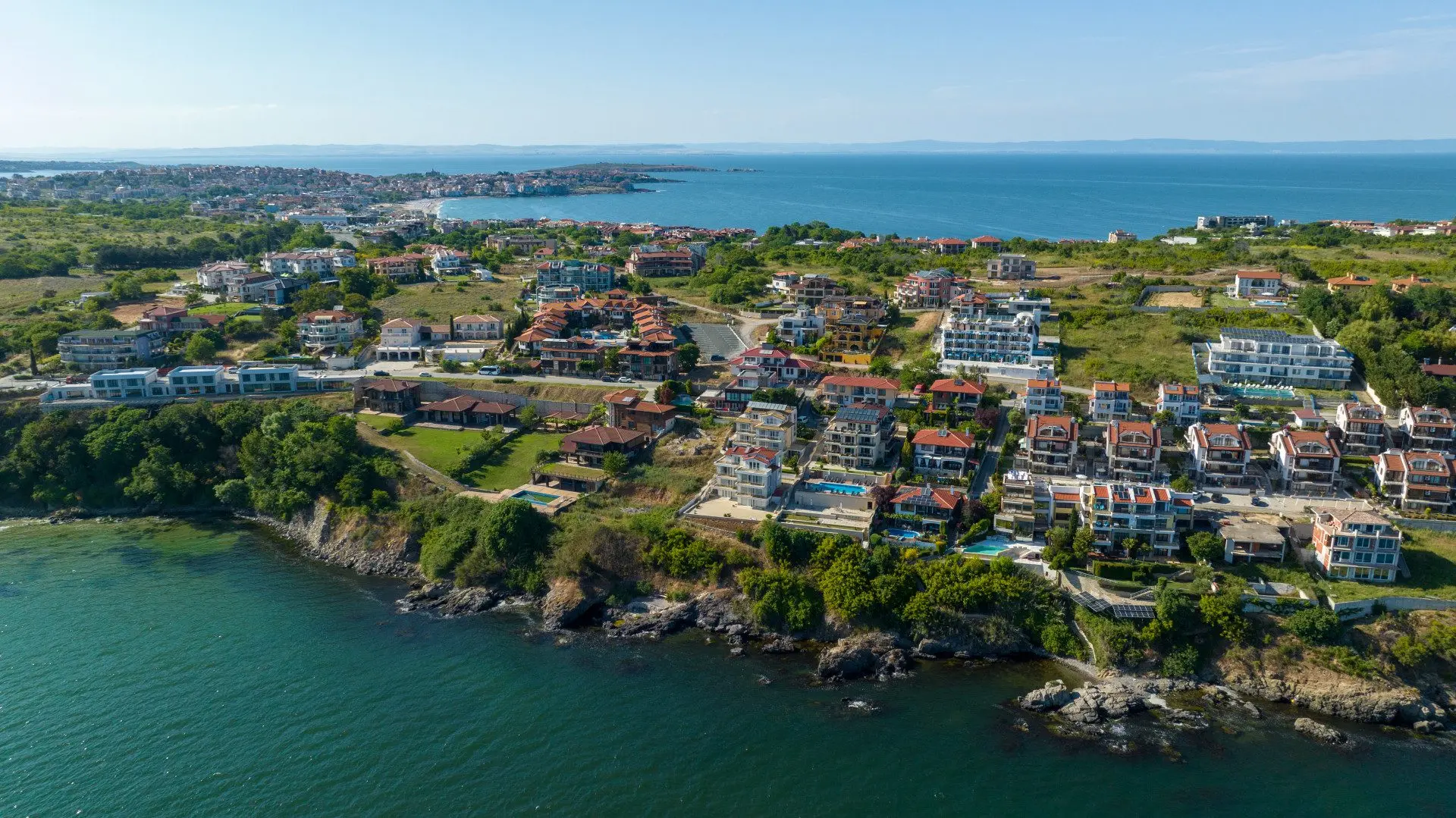 1e6d2be36ff3f38c04908941d3143fe2-1 Excellent detached house in Sozopol on the seafront with pool and beach.