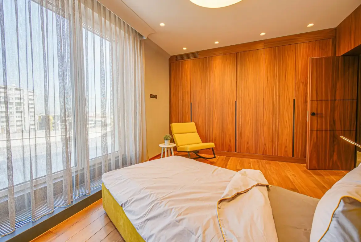 Magnificent three-bedroom apartment with a double garage in the Iztok district for sale