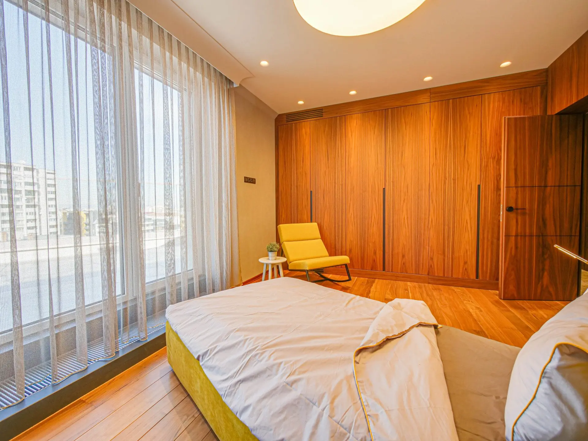 Magnificent three-bedroom apartment with a double garage in the Iztok district for sale