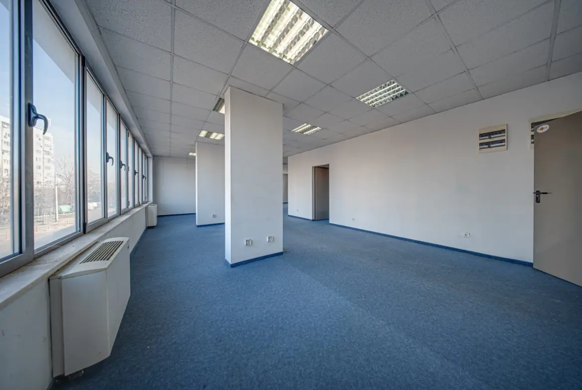 Office building with warehouse in a convenient location in Druzhba 2 district for sale