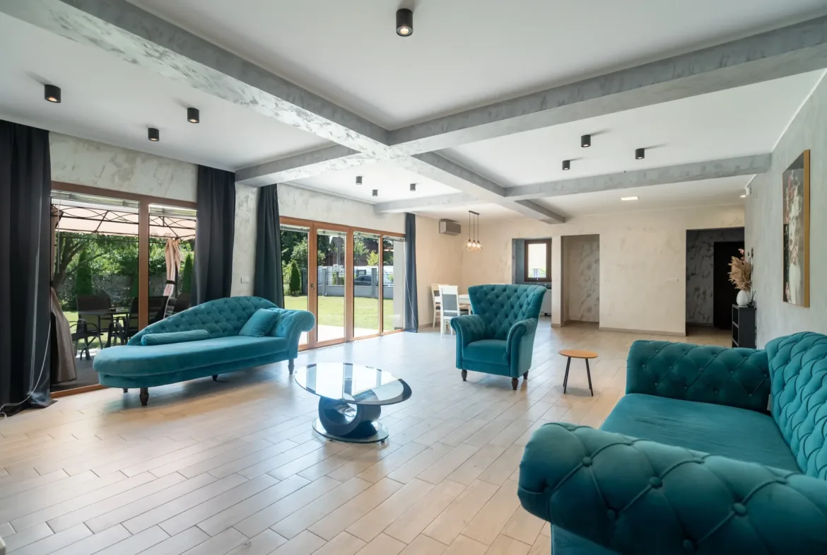 3-Bedroom House, 247 m² – Viktora Starčića, Surčin, Belgrade