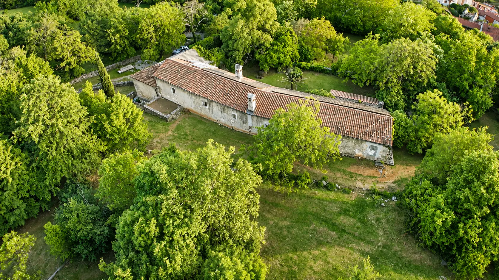 Karst – Exceptional Stone Estate with a Traditional Courtyard Surrounded by Nature