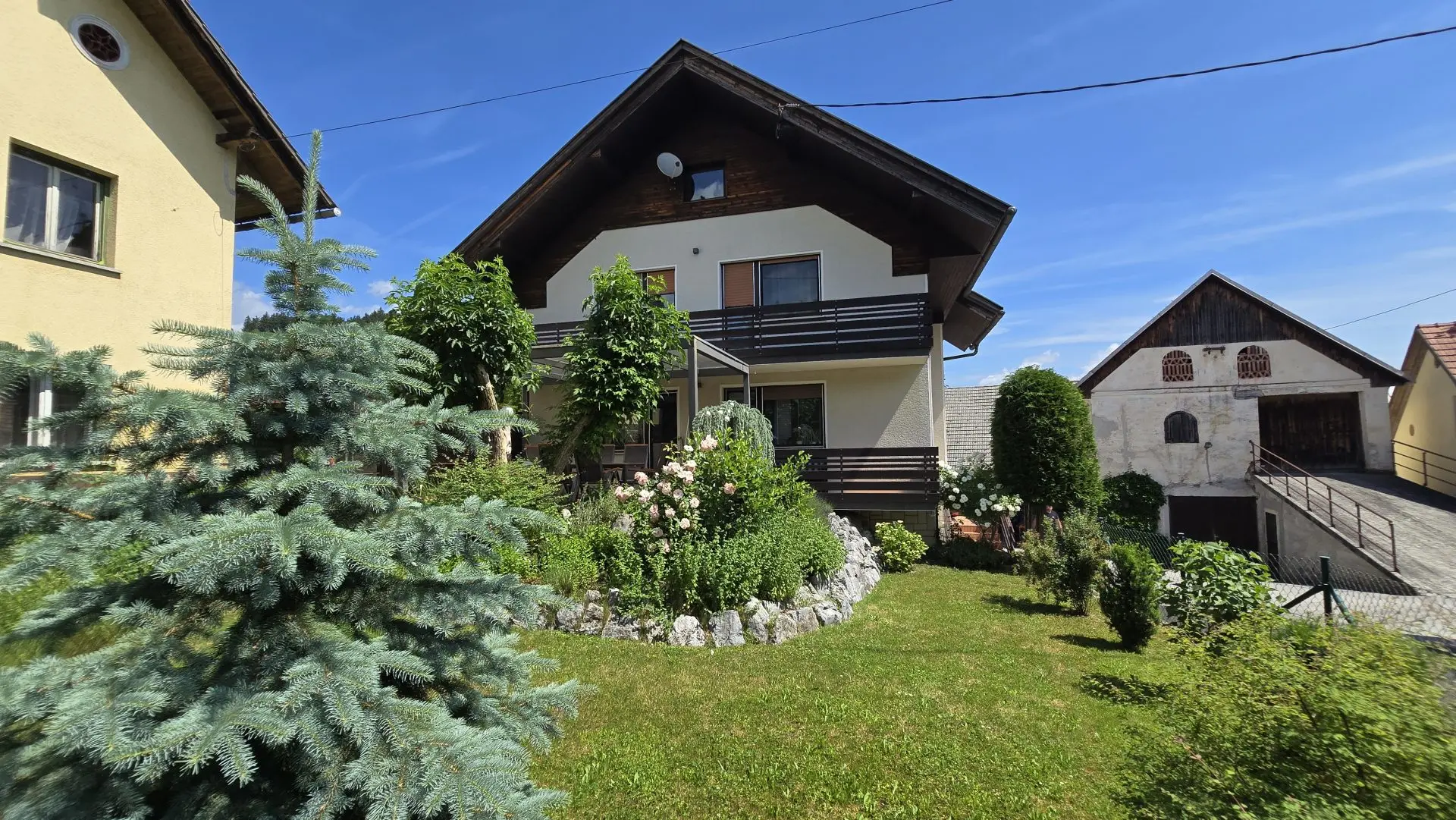 Škofja Loka Area – Spacious Family House with Beautiful Views and Large Garden in Gorenja Vas
