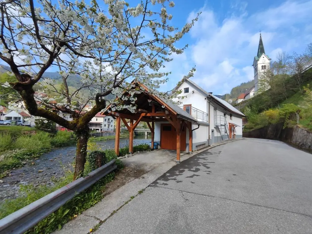 Idrija Area – Charming Riverside House