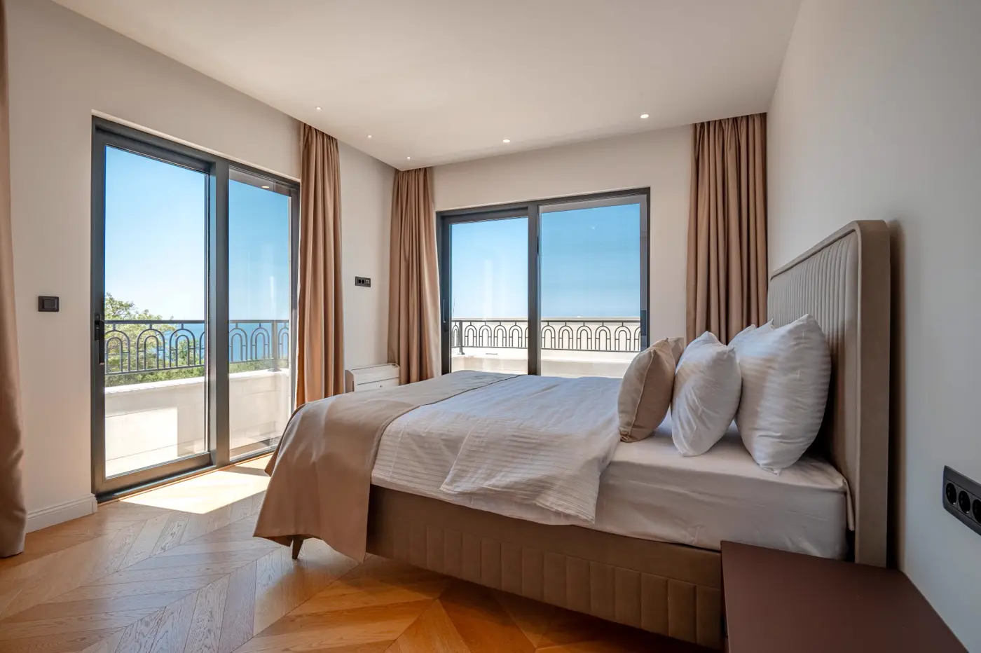 20-18 New furnished villa with pool, Reževići, Budva