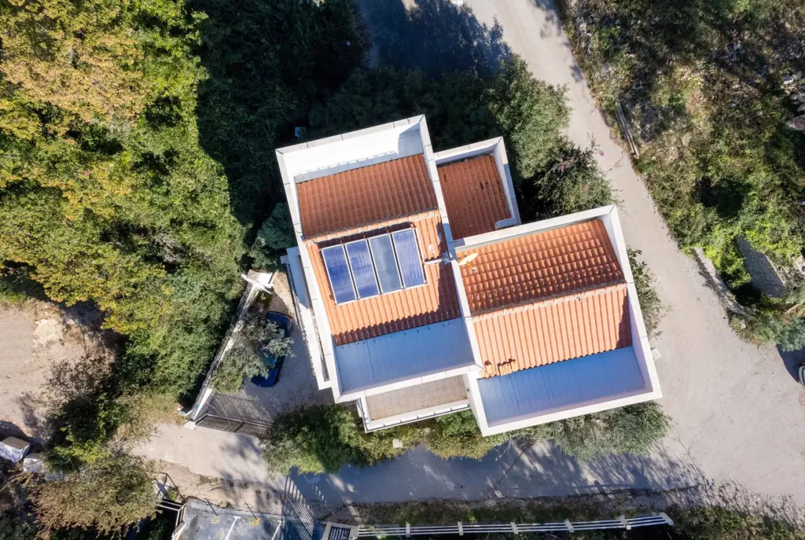 Villa with 4 bedrooms in the second row to the sea, Perazića Do, Budva