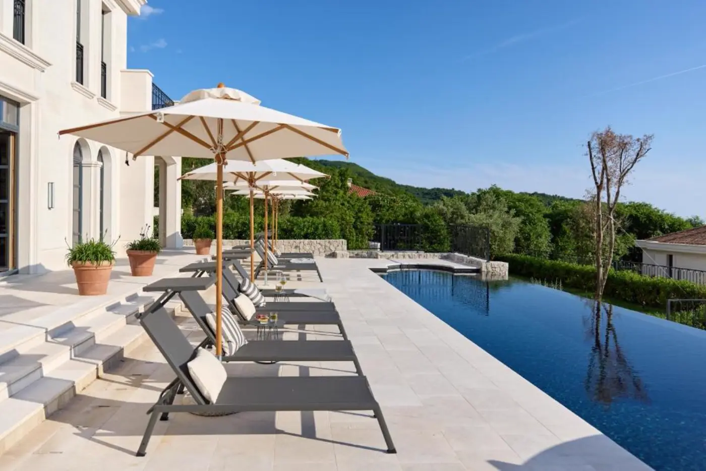 20-34 Exclusive complex of three villas with sea view, available for rent, Budva