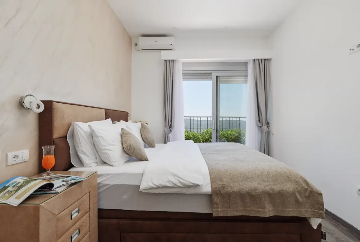 Three-room villa with pool and sea view, Kavač, Kotor