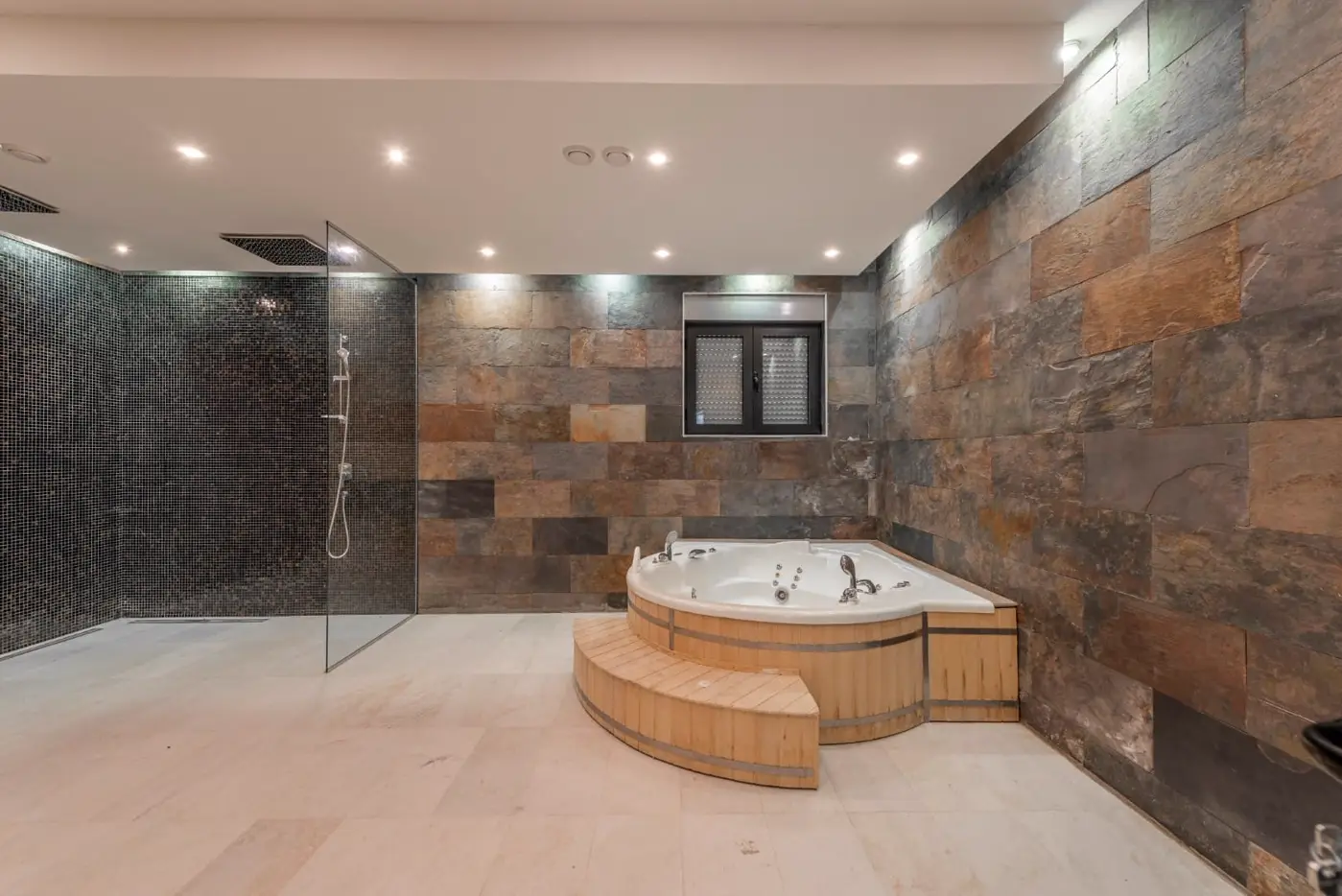 Modern villa with swimming pool and garage for two vehicles, Budva, Tudorovići