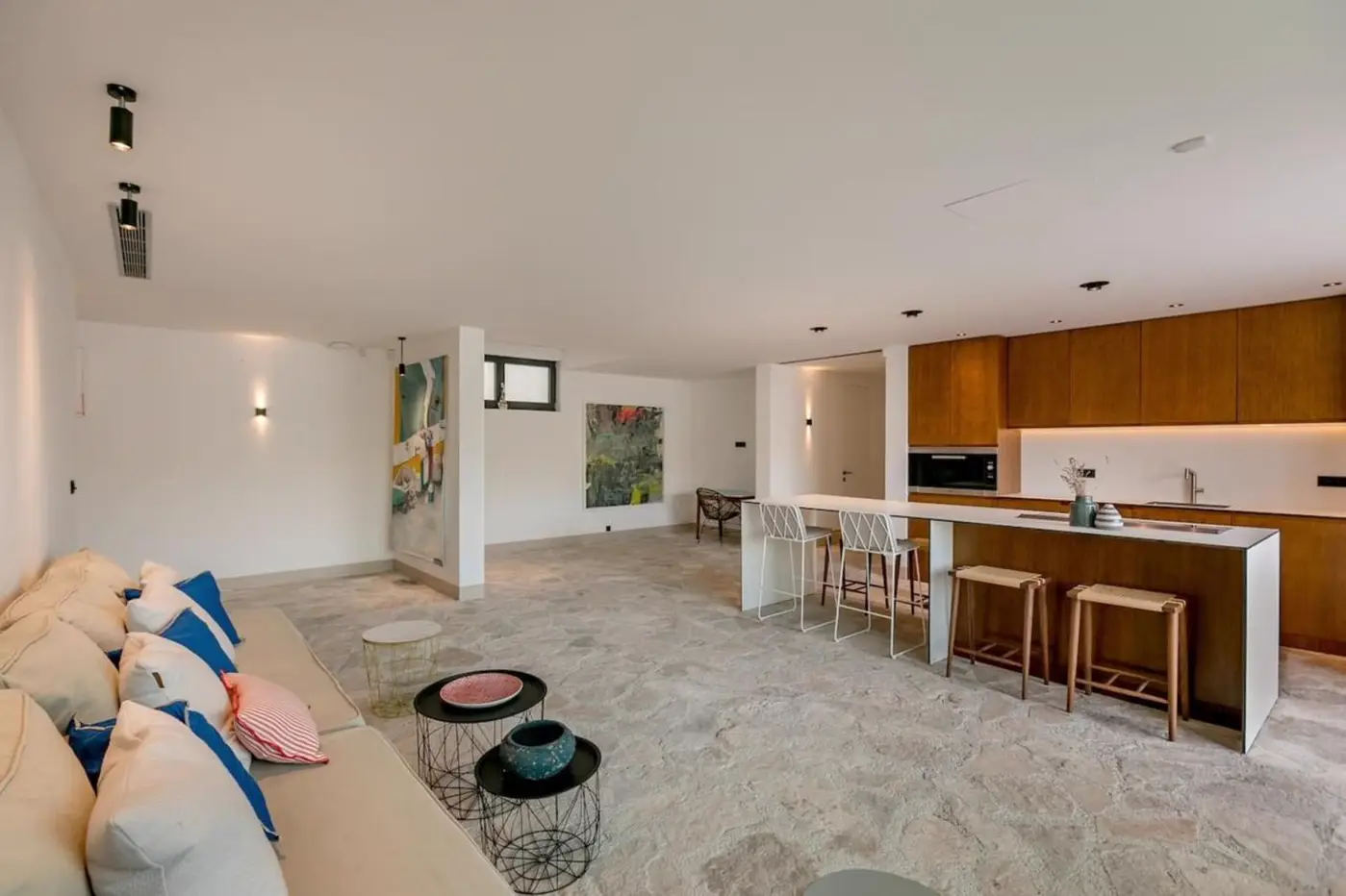 A unique villa with 40 m wide access to the sea, Đuraševići
