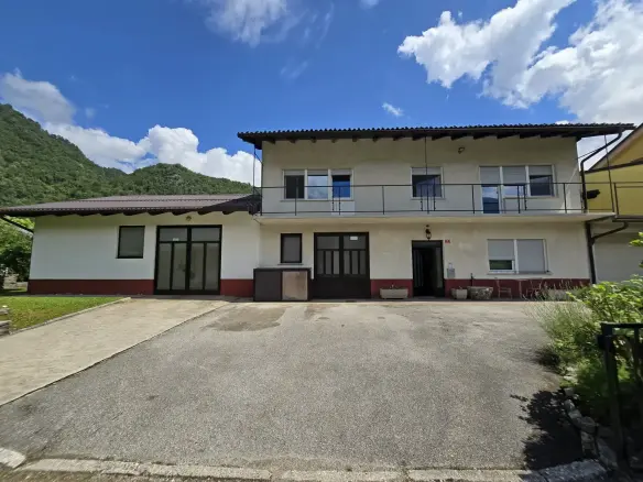 Soca Area – Kobarid, Spacious house with commercial space
