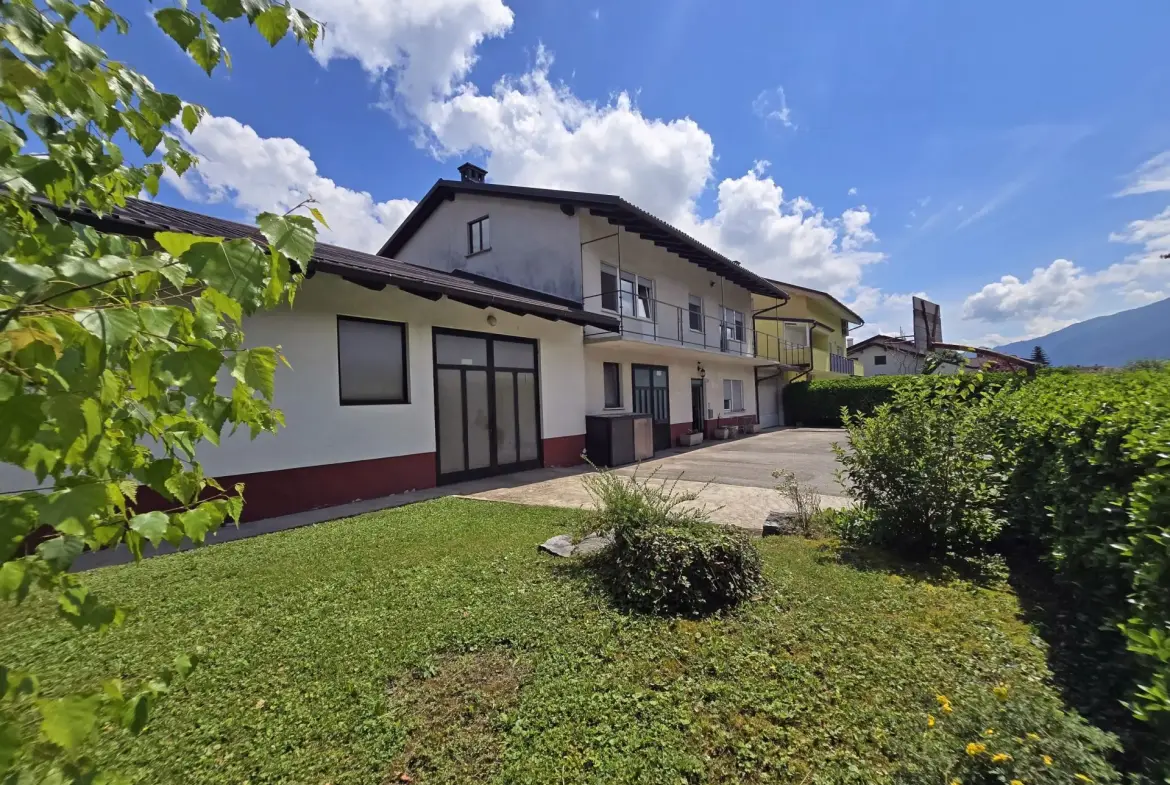 Soca Area – Kobarid, Spacious house with commercial space