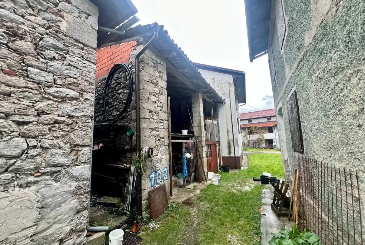 Soča area – Charming House in need of renovation in the Soča Valley