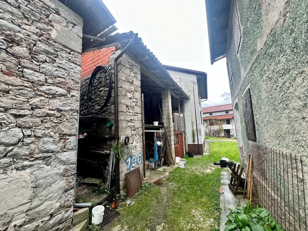 Soča area – Charming House in need of renovation in the Soča Valley