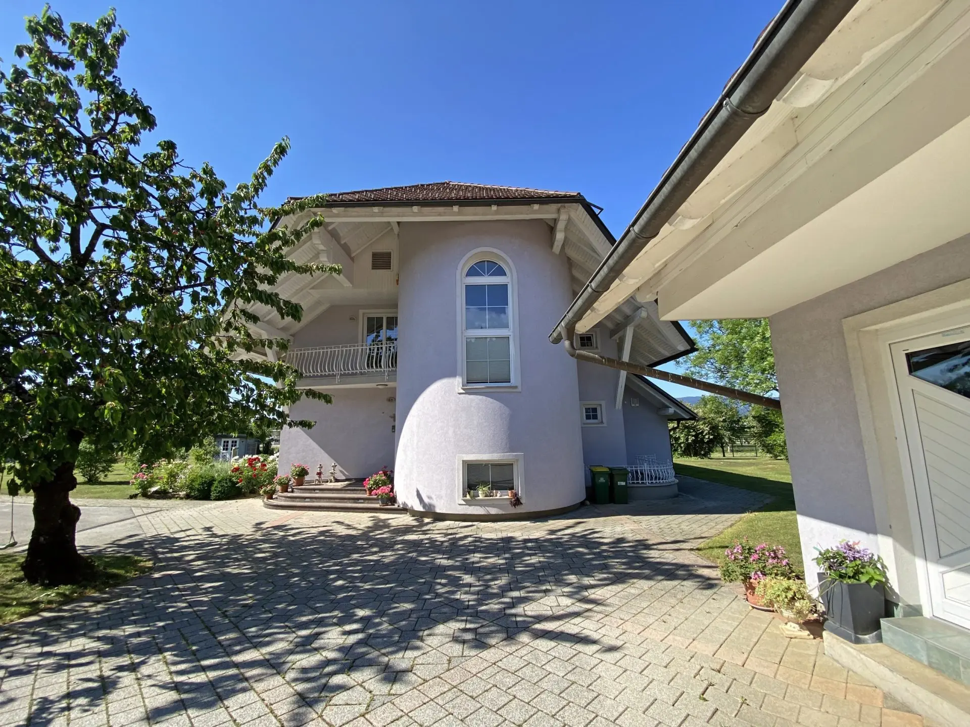 Bled area – A spectacular house with a lovely garden and a great view in Begunje