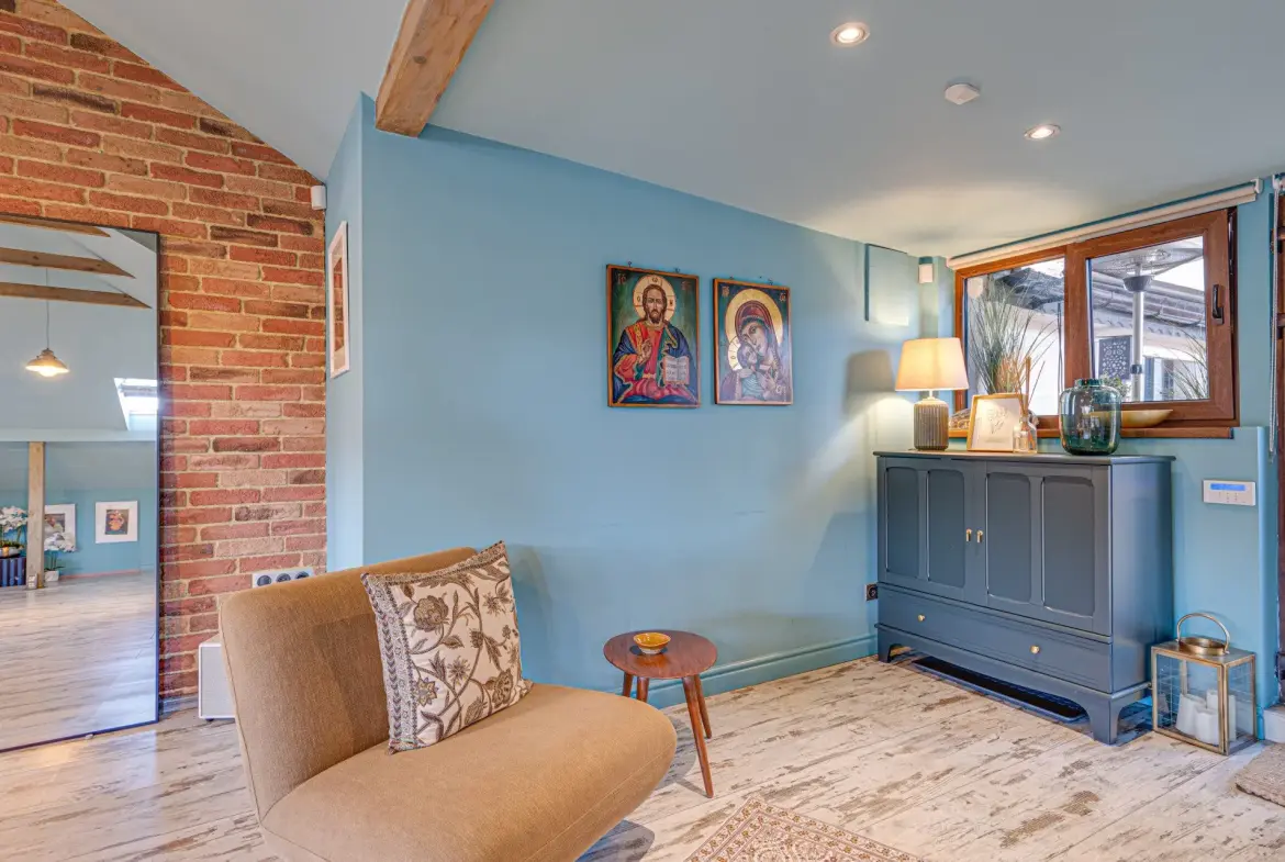Elegant penthouse with impressive high ceilings on Saborna Street