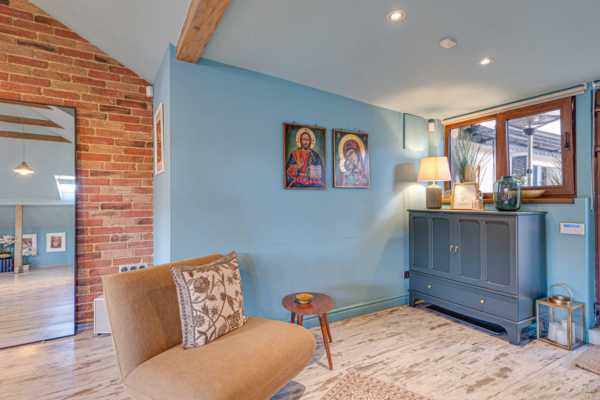 Elegant penthouse with impressive high ceilings on Saborna Street