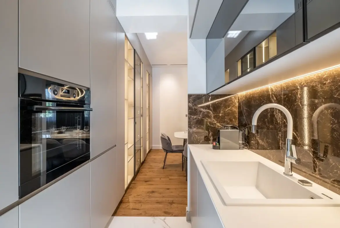 Elegant panoramic apartment on Tsar Osvoboditel Blvd