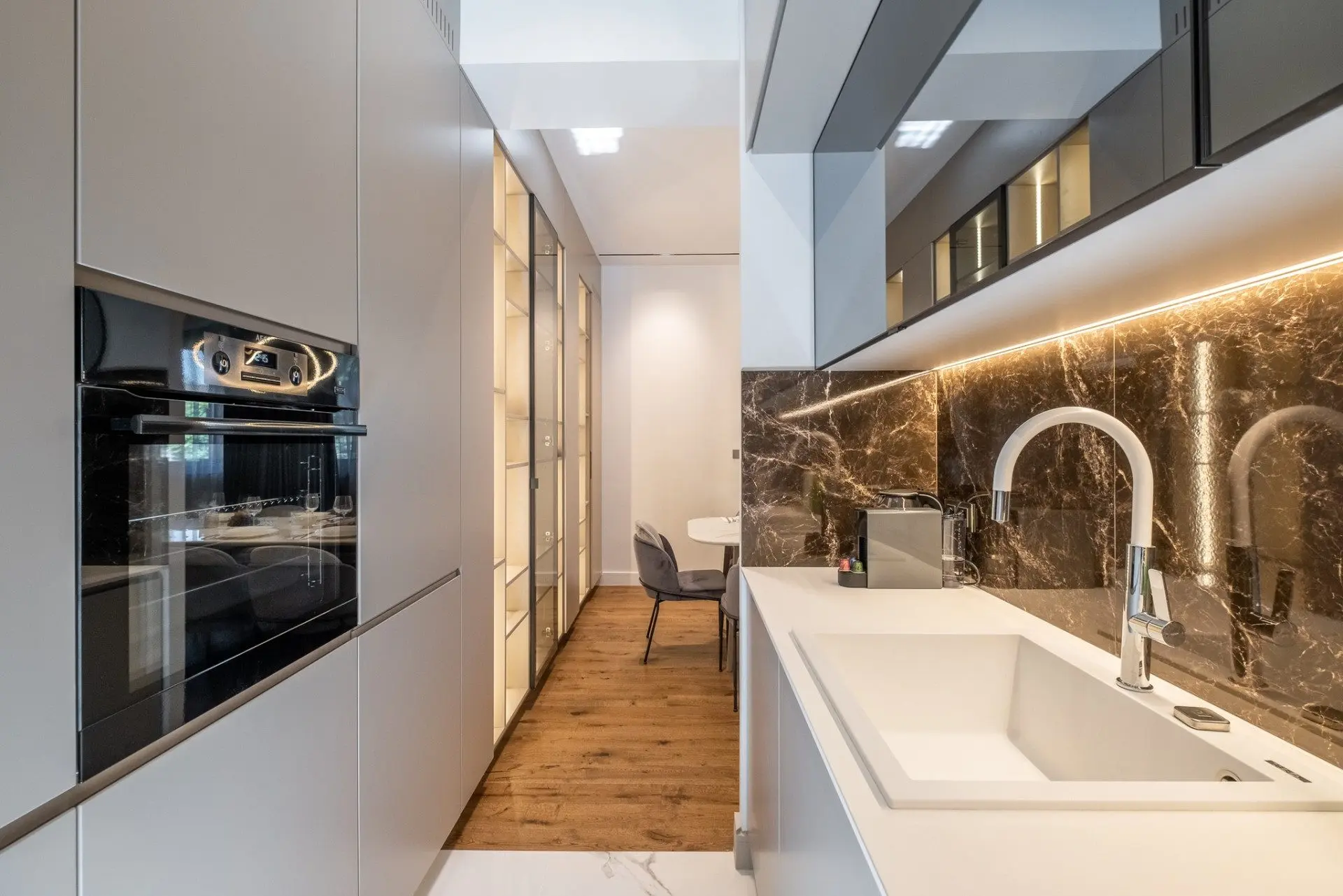 Elegant panoramic apartment on Tsar Osvoboditel Blvd