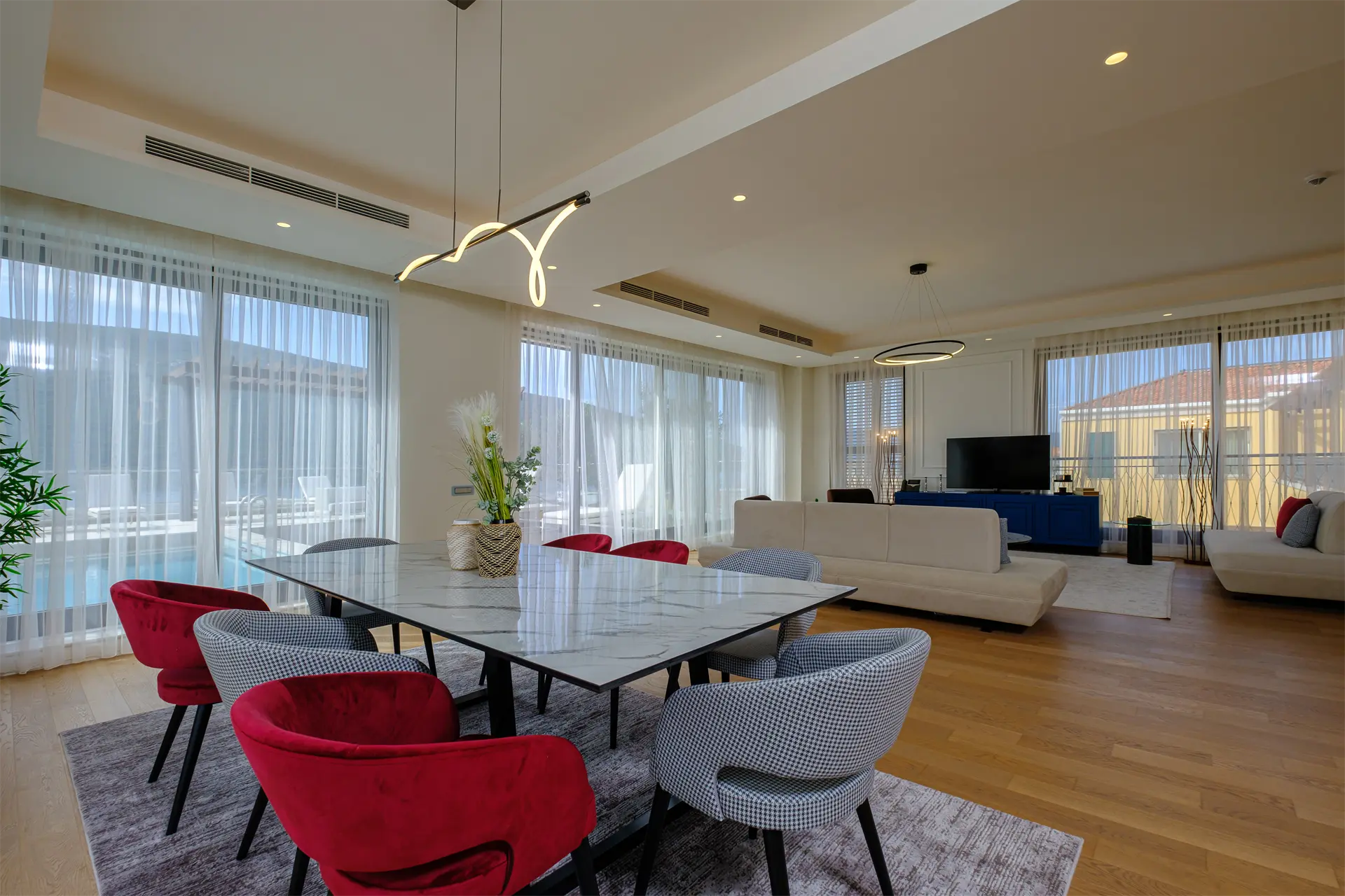 Luxurious 3-Bedroom Duplex with pool