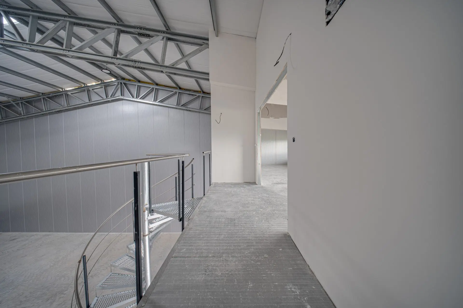 223cfc8fb585237754e315162af85454 Newly built warehouse premises are for sale in the village of Lozen, at the Act 14 stage
