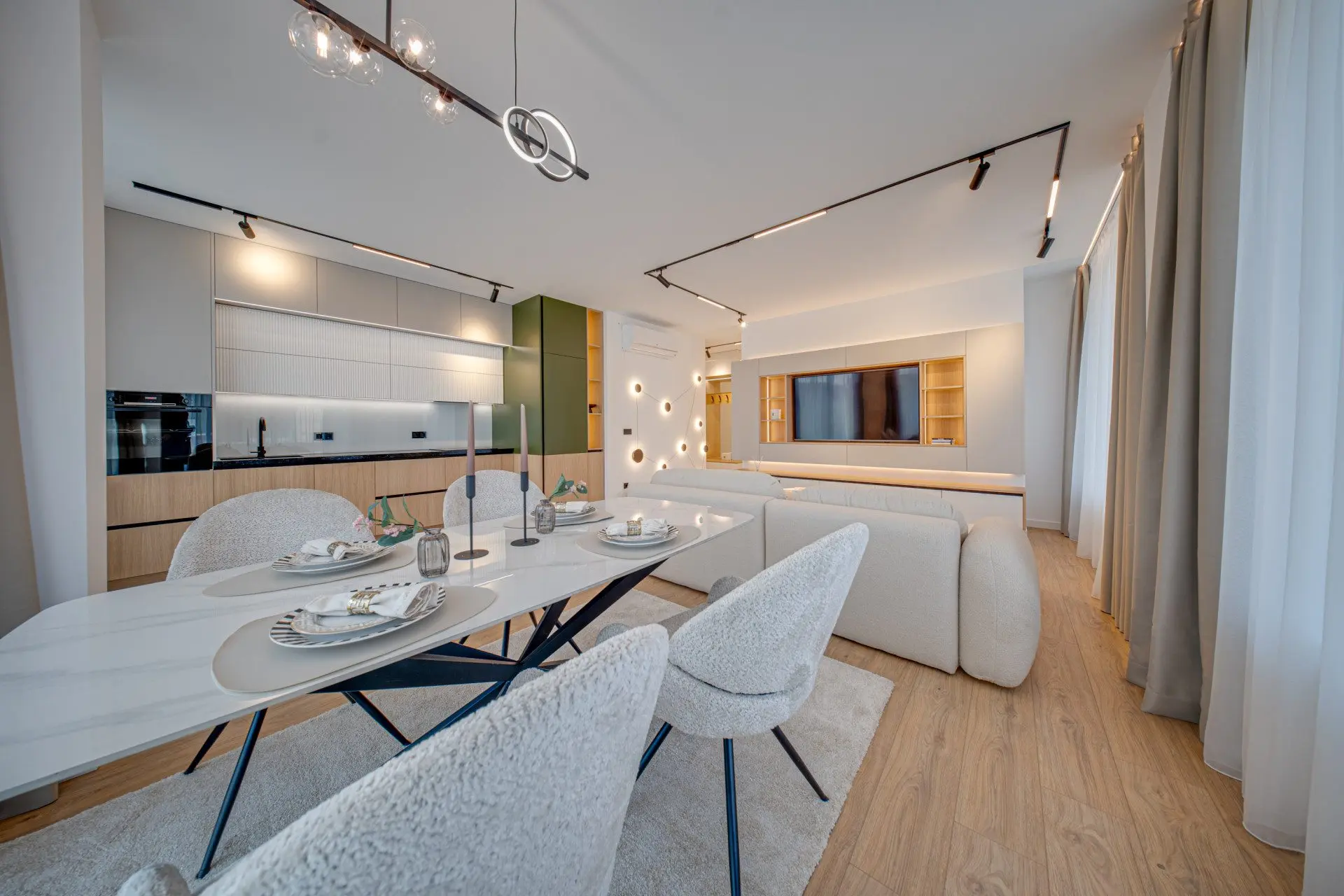 22c8fbffb95bf74329243b4e14ee9852 Luxurious two-bedroom apartment in an iconic, innovative building Kosher