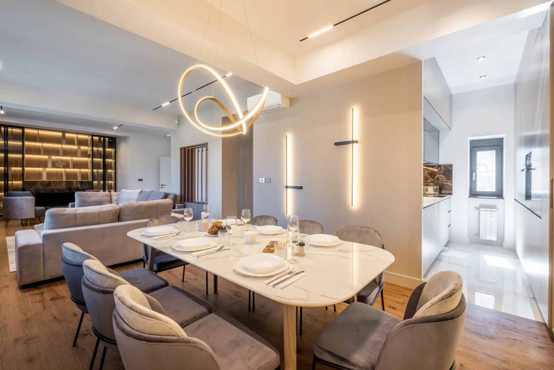 Elegant panoramic apartment on Tsar Osvoboditel Blvd