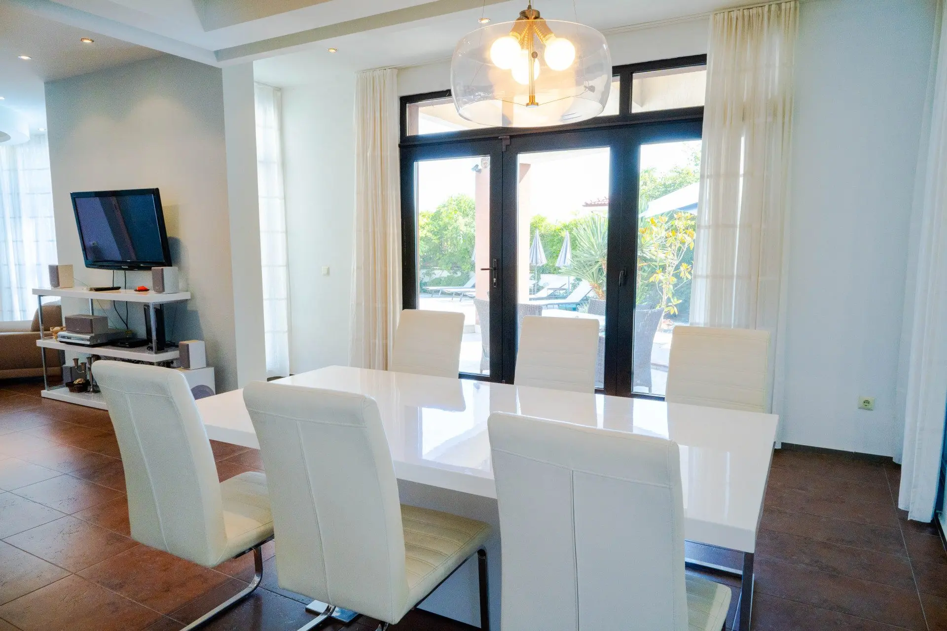 Spacious detached house in excellent condition and swimming pool in Budjaka area