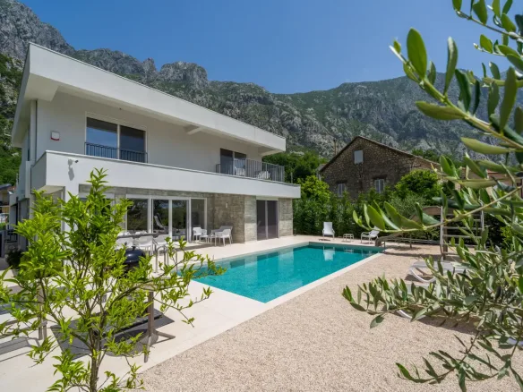 Family villa with pool and sea view, Orahovac, Kotor