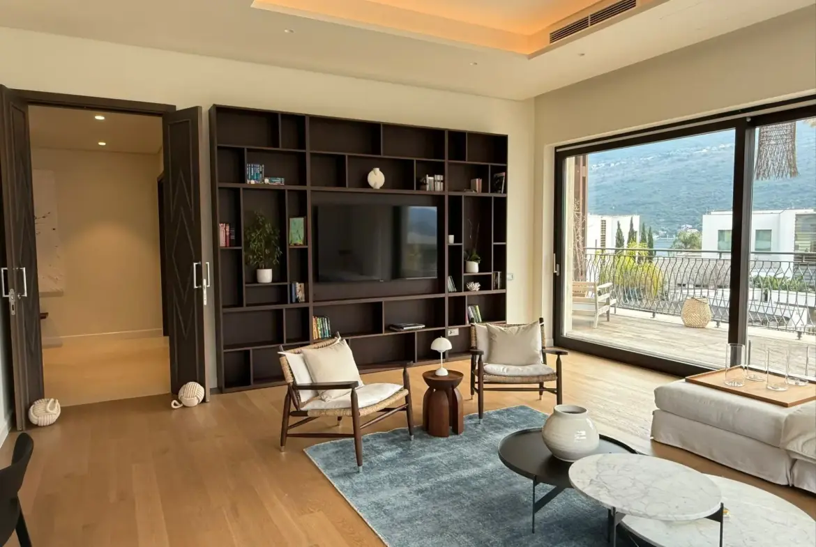 Three-Bedroom Apartment, Portonovi