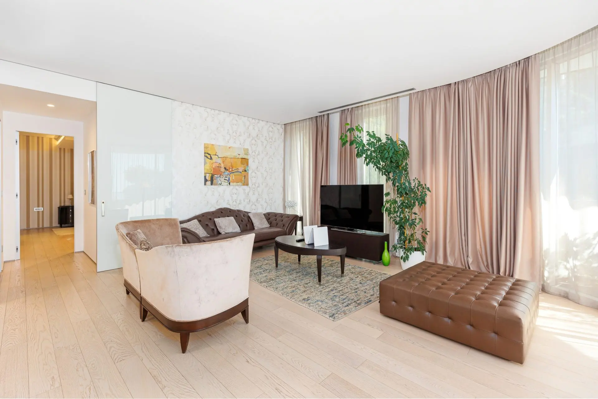 Luxurious and spacious apartment