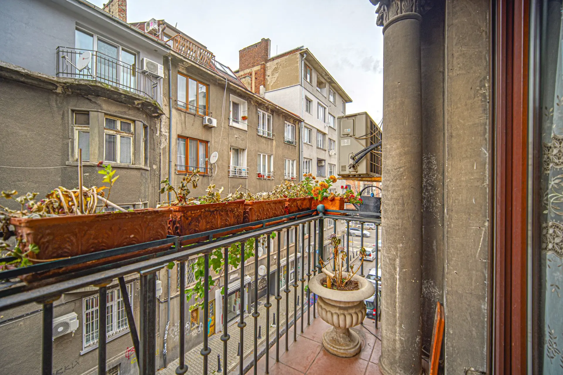 Aristocratic apartment for sale in an excellent location next to the St. Alexander Nevsky Cathedral