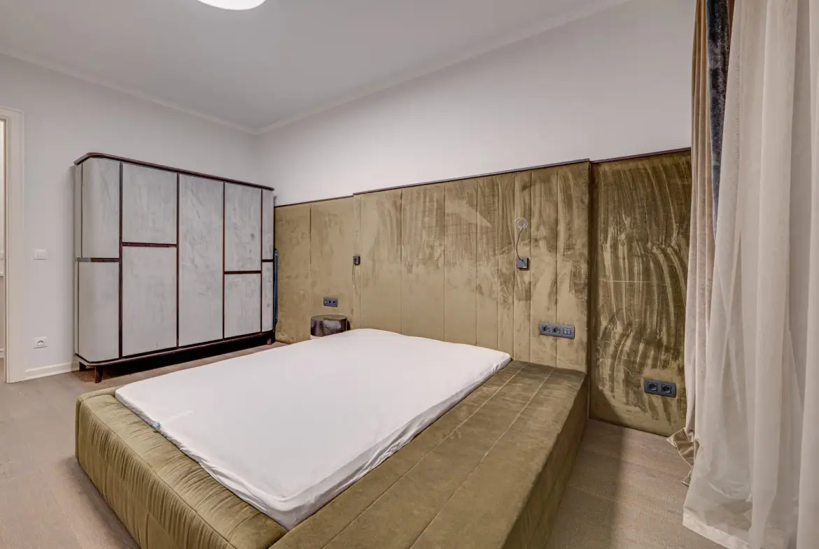 Designer apartment in an iconic building with a parking space included in the price
