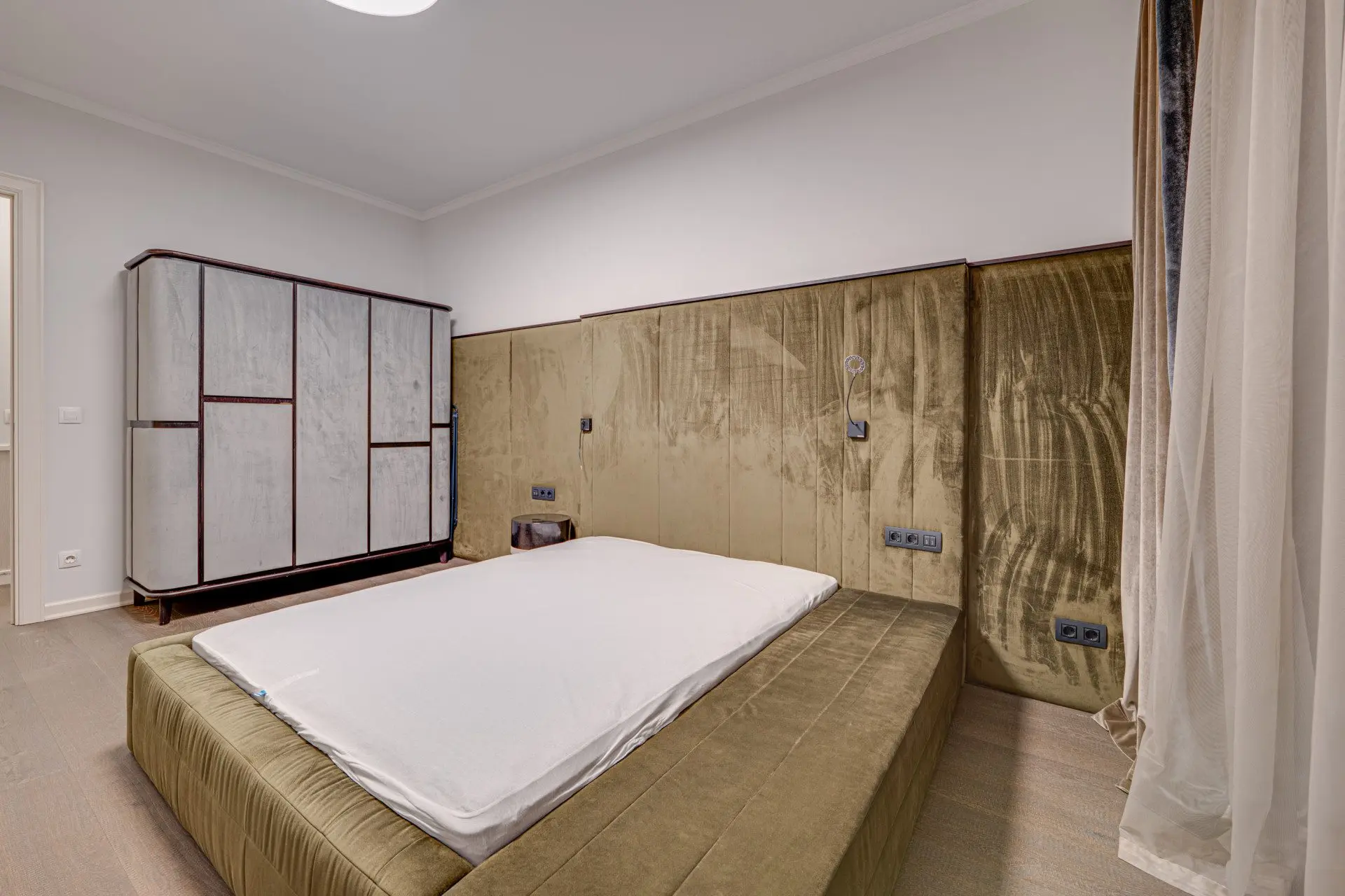 Designer apartment in an iconic building with a parking space included in the price